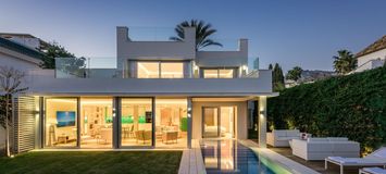 Villa for sale Puente Romano sea view