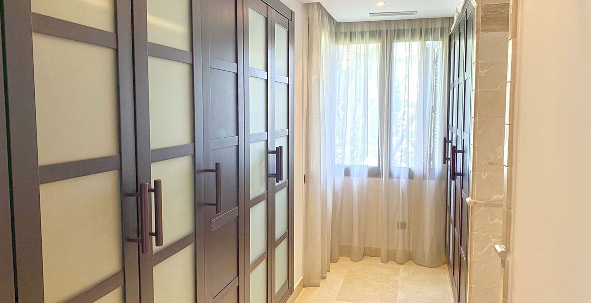 Apartment For Sale in Laguna Banus