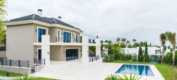 Вилла на продажу в Villa Padierna Golf 