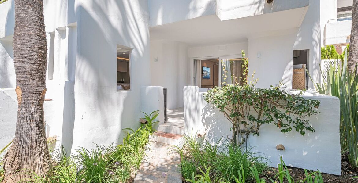 An elegant three bedroom ground floor flat, recently renovat