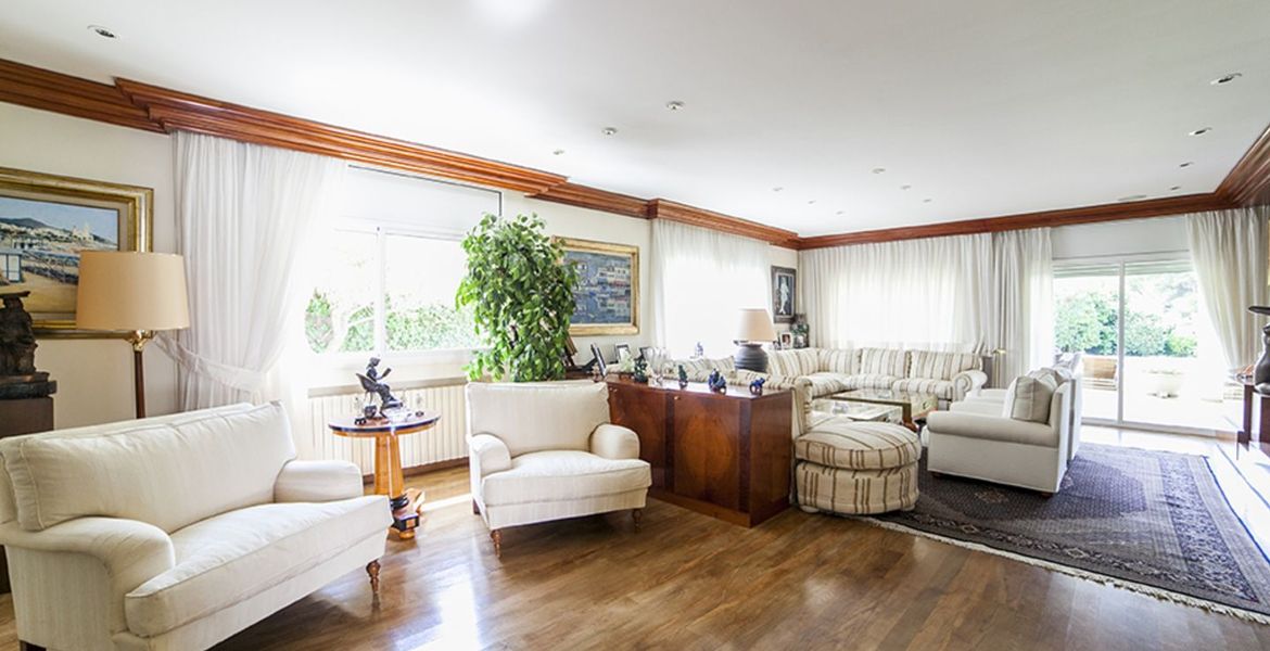 Fantastic three-storey house for long-term rent in Sitges
