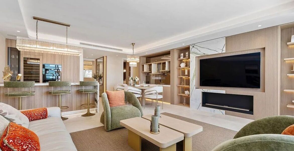 Frontline beach apartment in Puente Romano