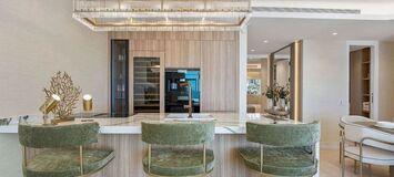 Frontline beach apartment in Puente Romano