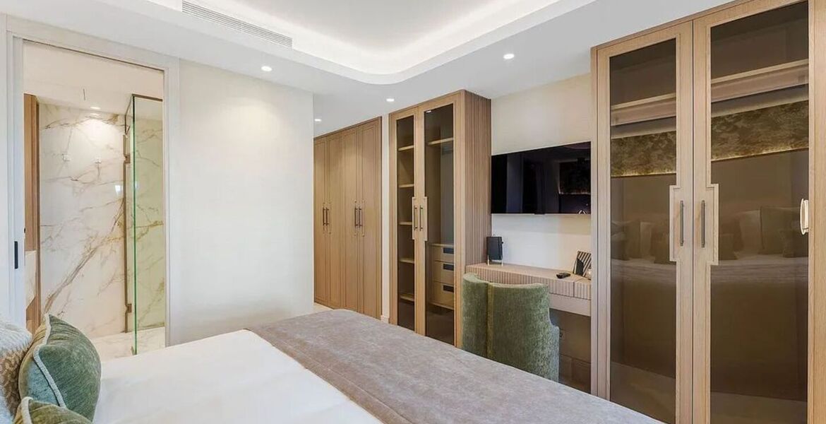 Frontline beach apartment in Puente Romano