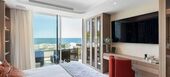 Frontline beach apartment in Puente Romano