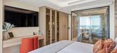 Frontline beach apartment in Puente Romano