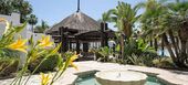 Frontline beach apartment in Puente Romano