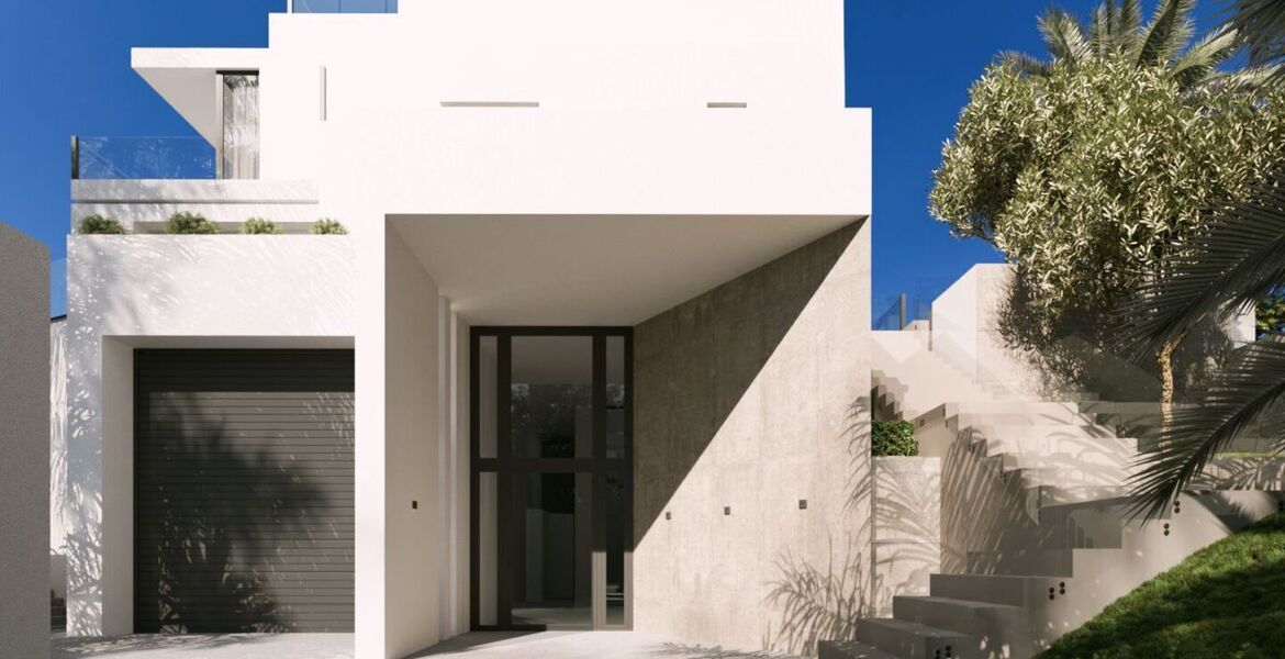Villa for sale in Cascada de Camojan Marbella