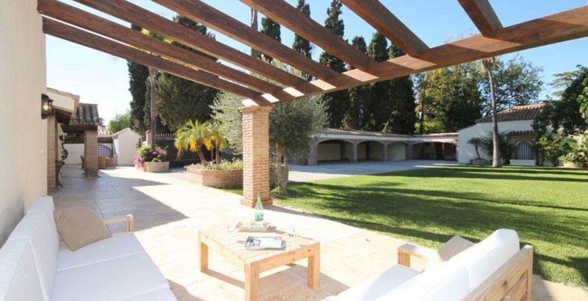 Amazing large Cortijo close to beach For Rent