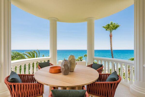 Apartment for sale in Estepona New Golden Mile