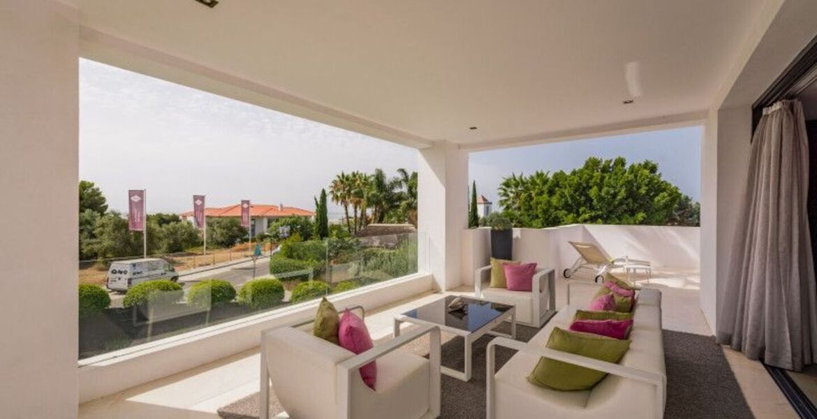 Contemporary Villa near Puerto Banus with Sea Views