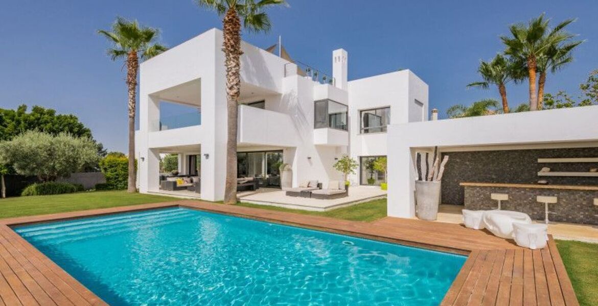 Contemporary Villa near Puerto Banus with Sea Views