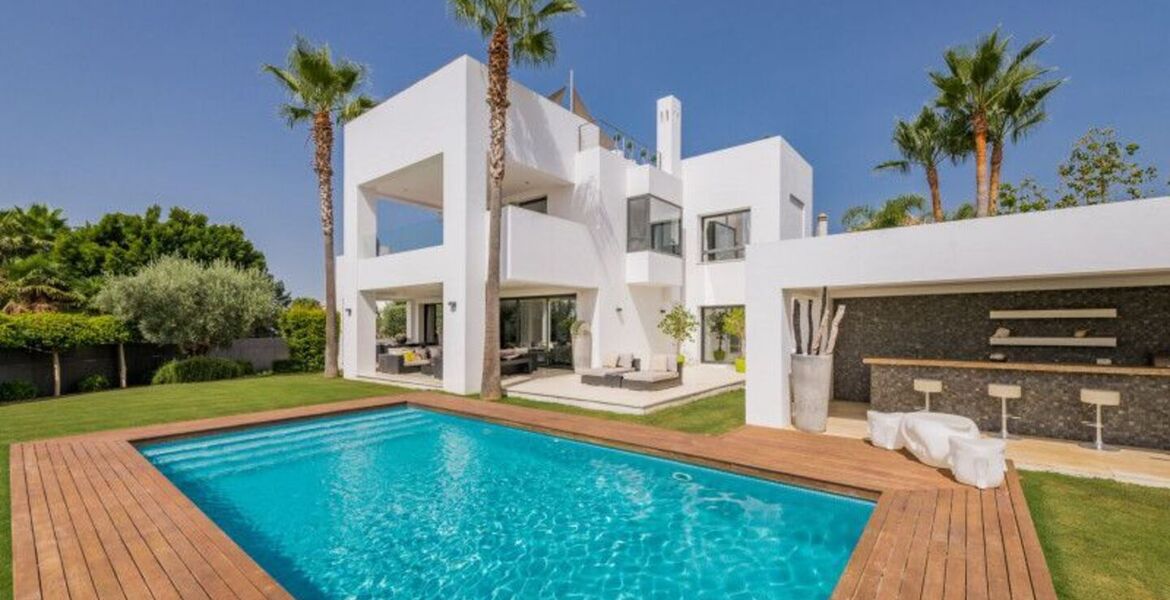 Contemporary Villa near Puerto Banus with Sea Views