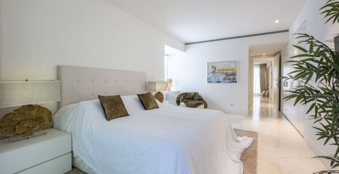 Villa contemporánea en Puente Romano con Smart Home