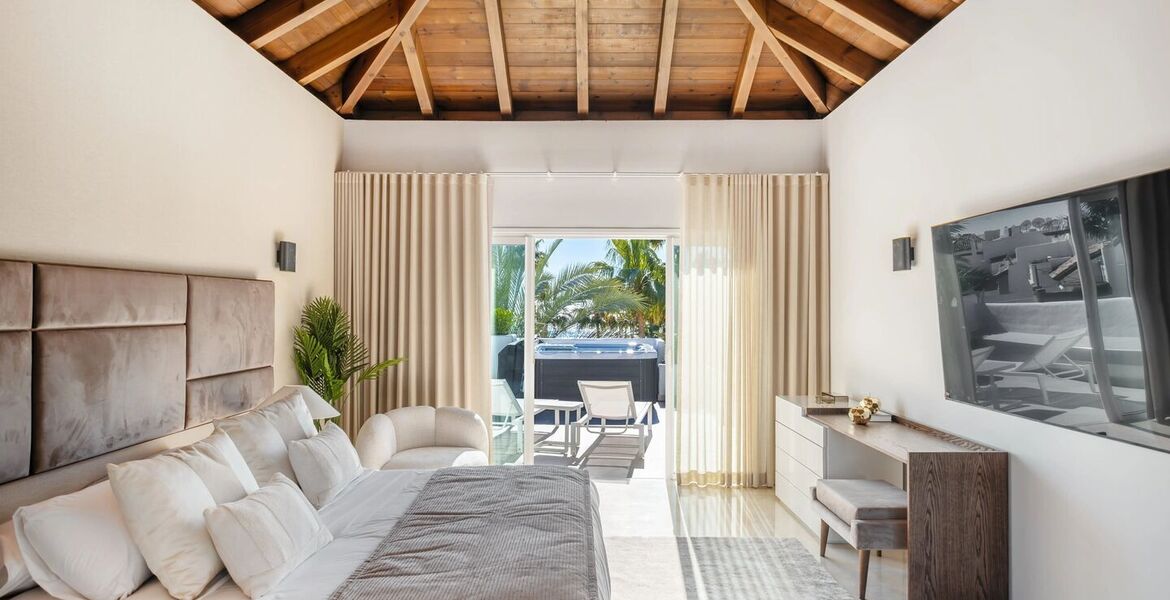 Ático dúplex de lujo frente al mar en venta