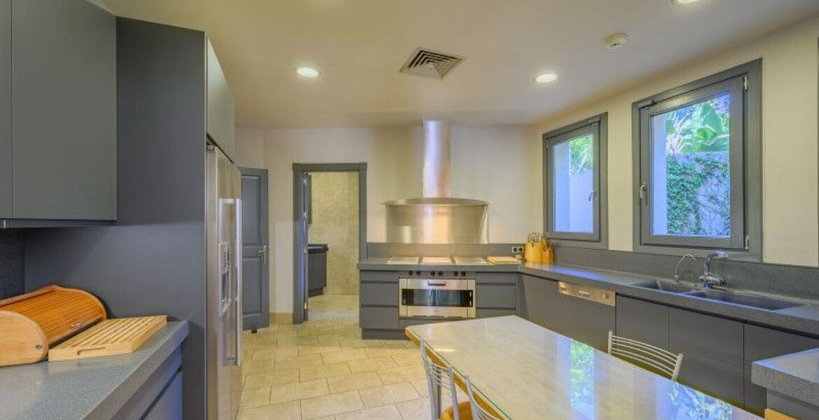 Villa for sale In Puente Romano