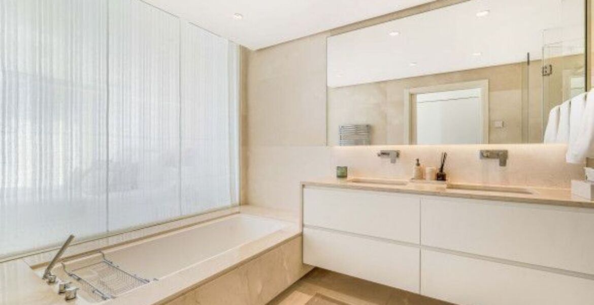 Ático dúplex en venta en Marina Puente Romano