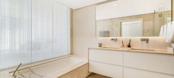 Ático dúplex en venta en Marina Puente Romano